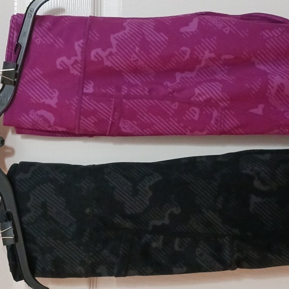 2 Pairs Reebok pink and black womens leggings size M  like new - Picture 6 of 8